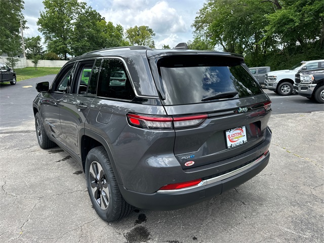 2023 Jeep Cherokee Base photo 7