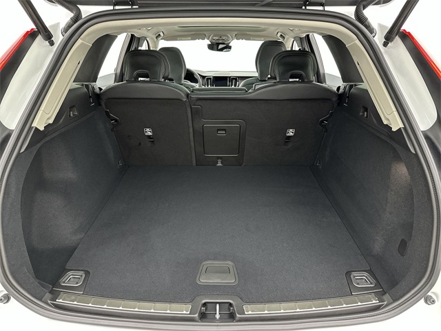 2025 Volvo XC60 B5 Plus photo 15