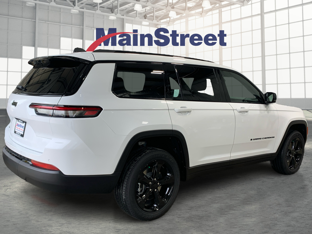 2025 Jeep Grand Cherokee Altitude photo 4