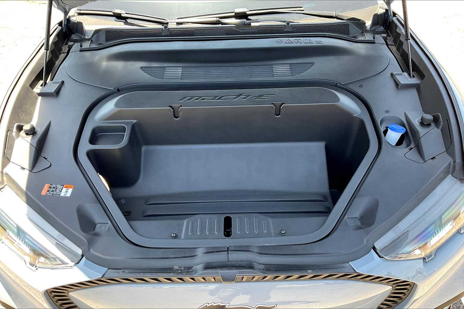 2025 Ford Mustang Mach-E Select photo 16
