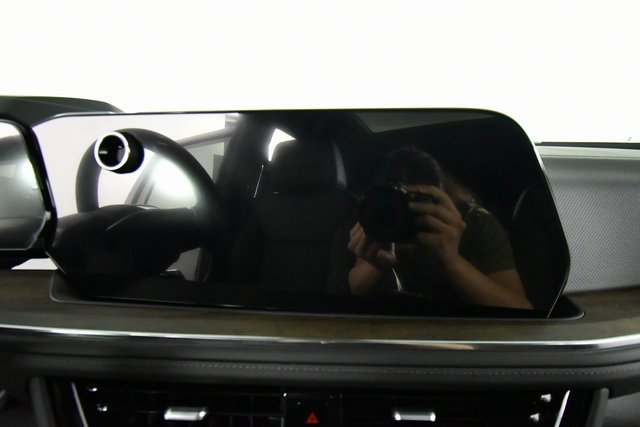 2025 Chevrolet Suburban High Country photo 3