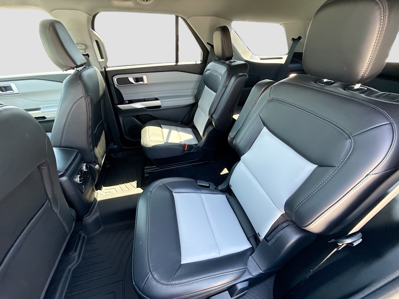 2024 Ford Explorer XLT photo 22