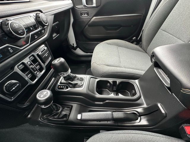 2024 Jeep Wrangler Sahara 4xe photo 25
