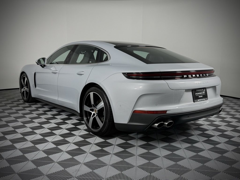 2025 Porsche Panamera 4 photo 3