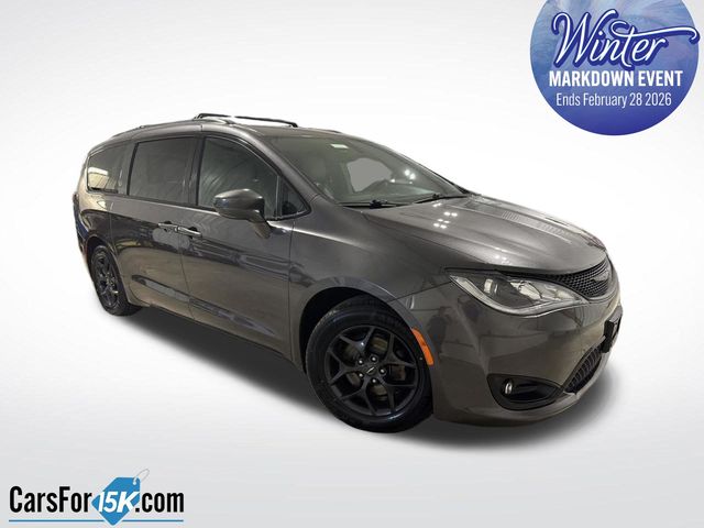 2018 Chrysler Pacifica Touring L's photo