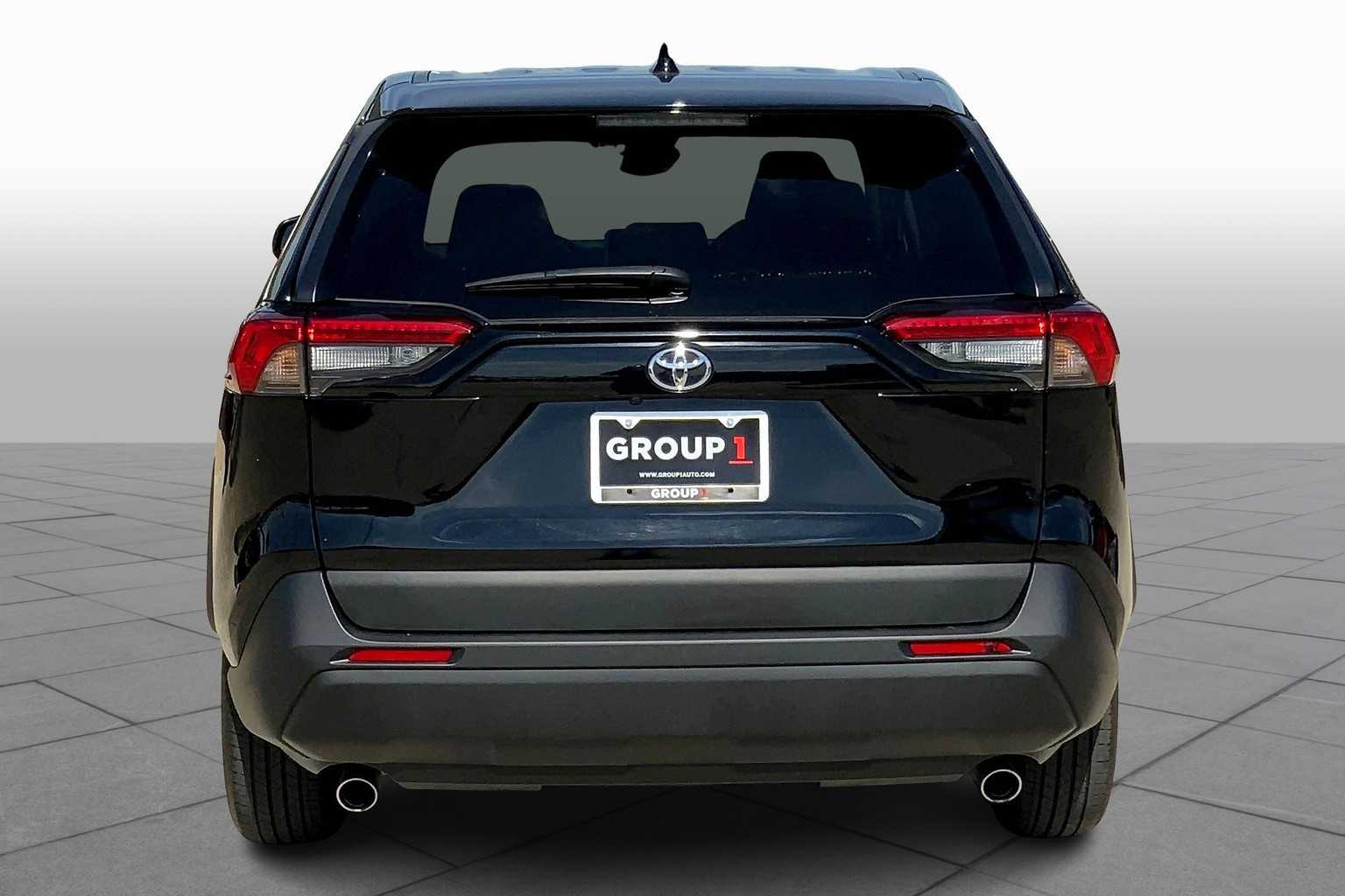2024 Toyota RAV4 LE photo 4