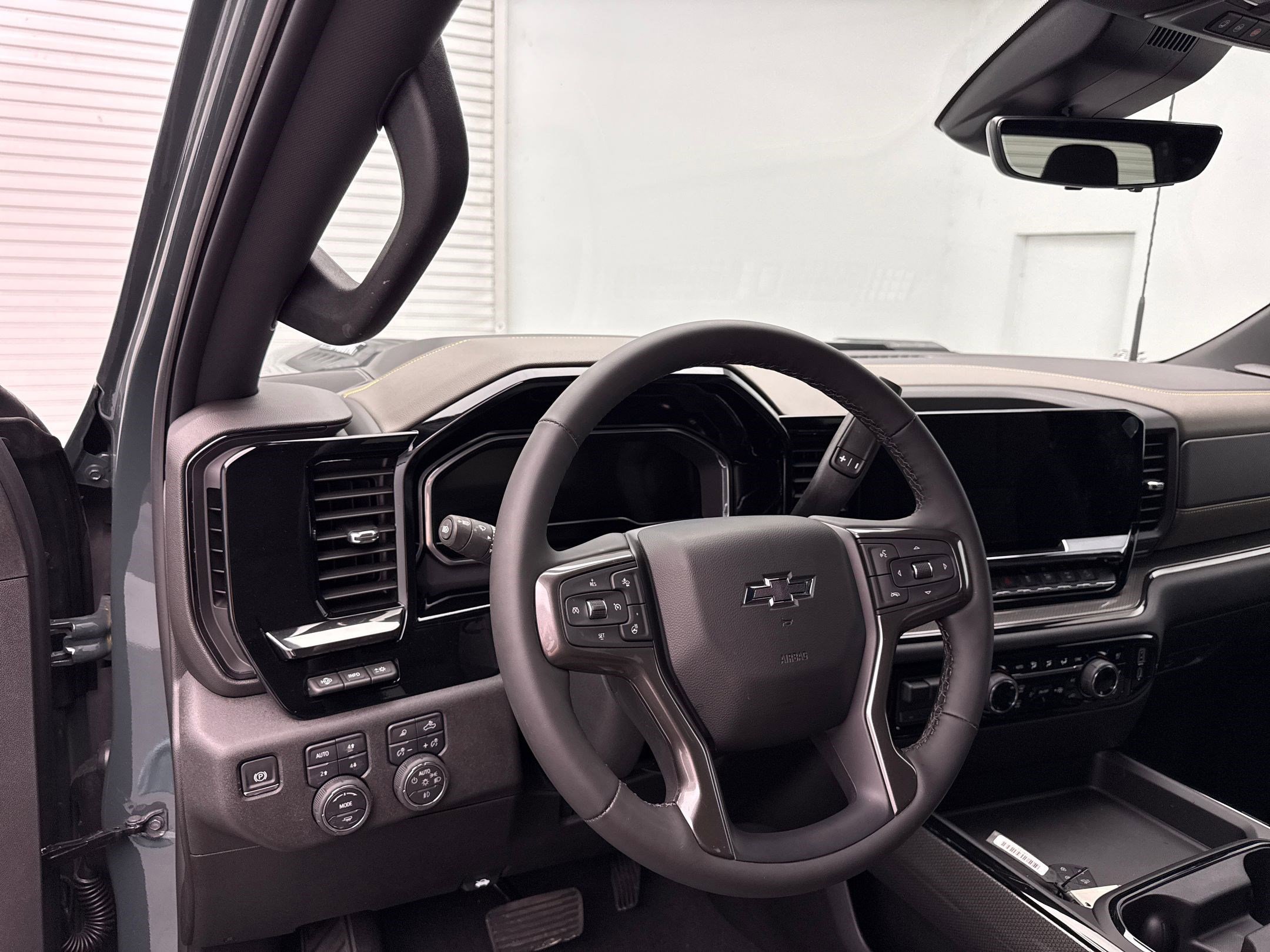 2025 Chevrolet Silverado ZR2 photo 4