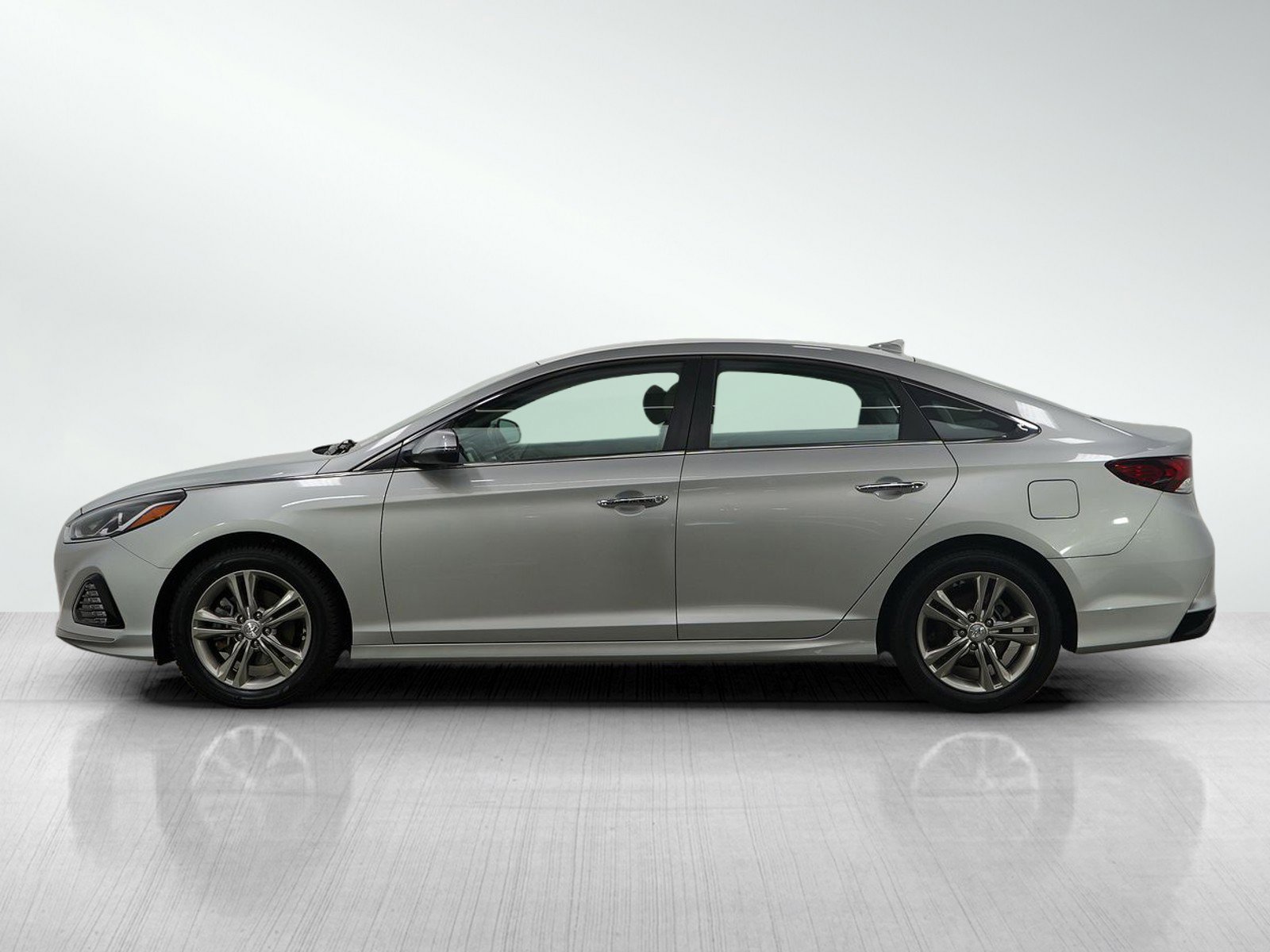 Used 2019 Hyundai Sonata SEL with VIN 5NPE34AF5KH795284 for sale in Minneapolis, Minnesota