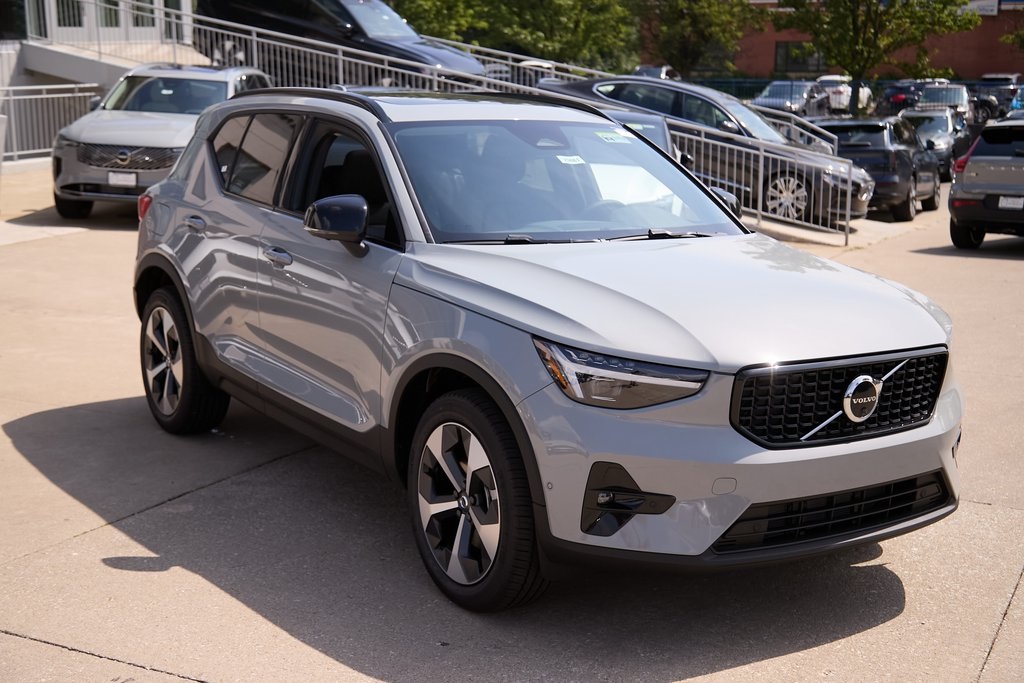 2026 VOLVO XC40 - Image 3