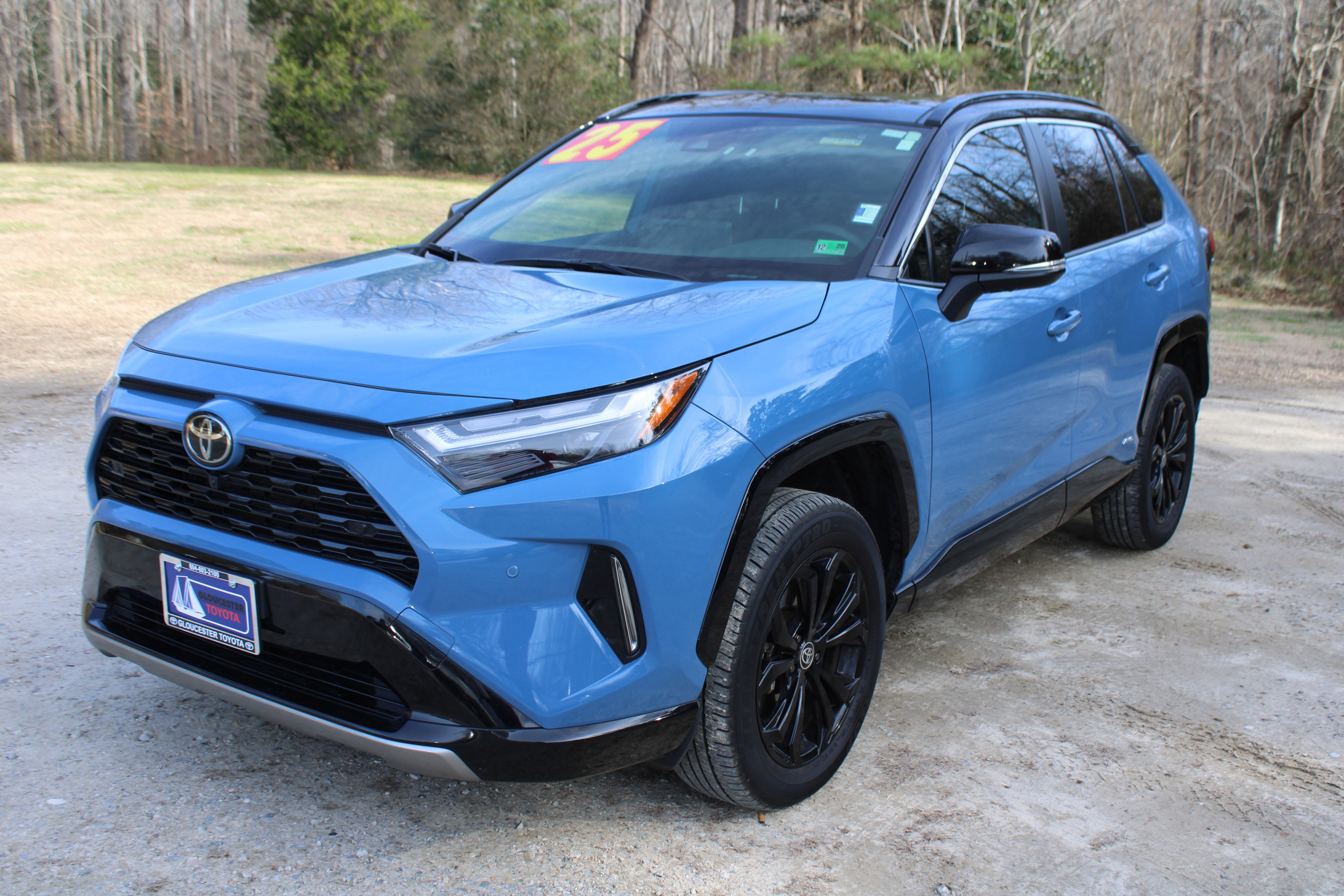 2025 Toyota RAV4 XSE's photo