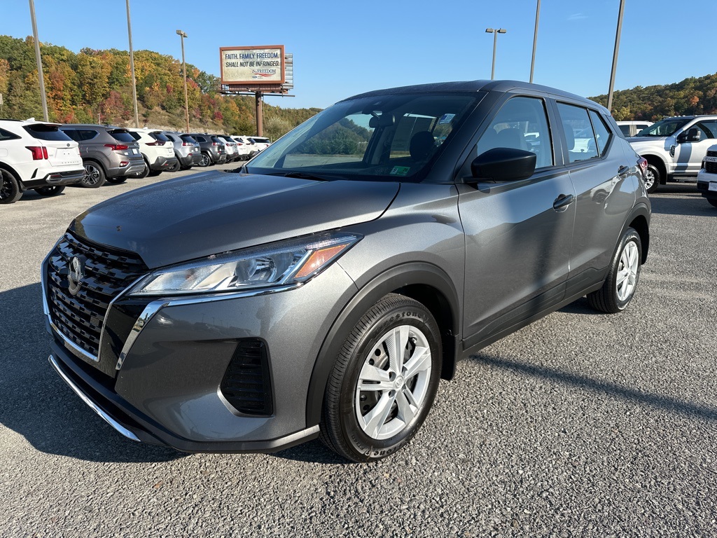 2025 Nissan KICKS PLAY Base's photo