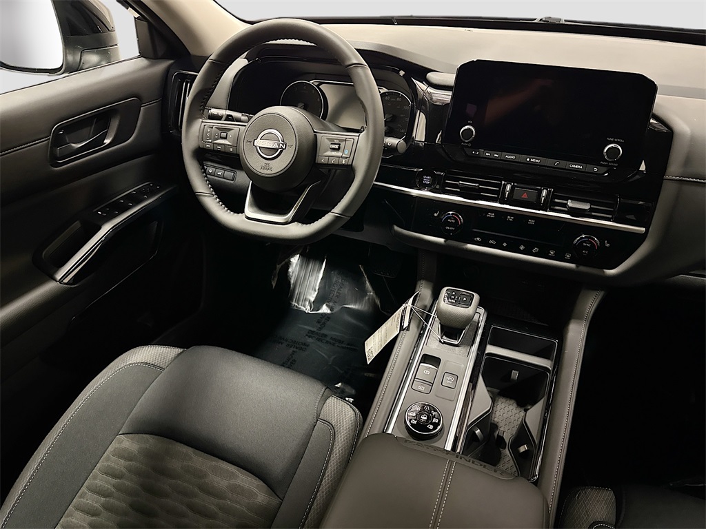 2025 Nissan Pathfinder SV photo 6