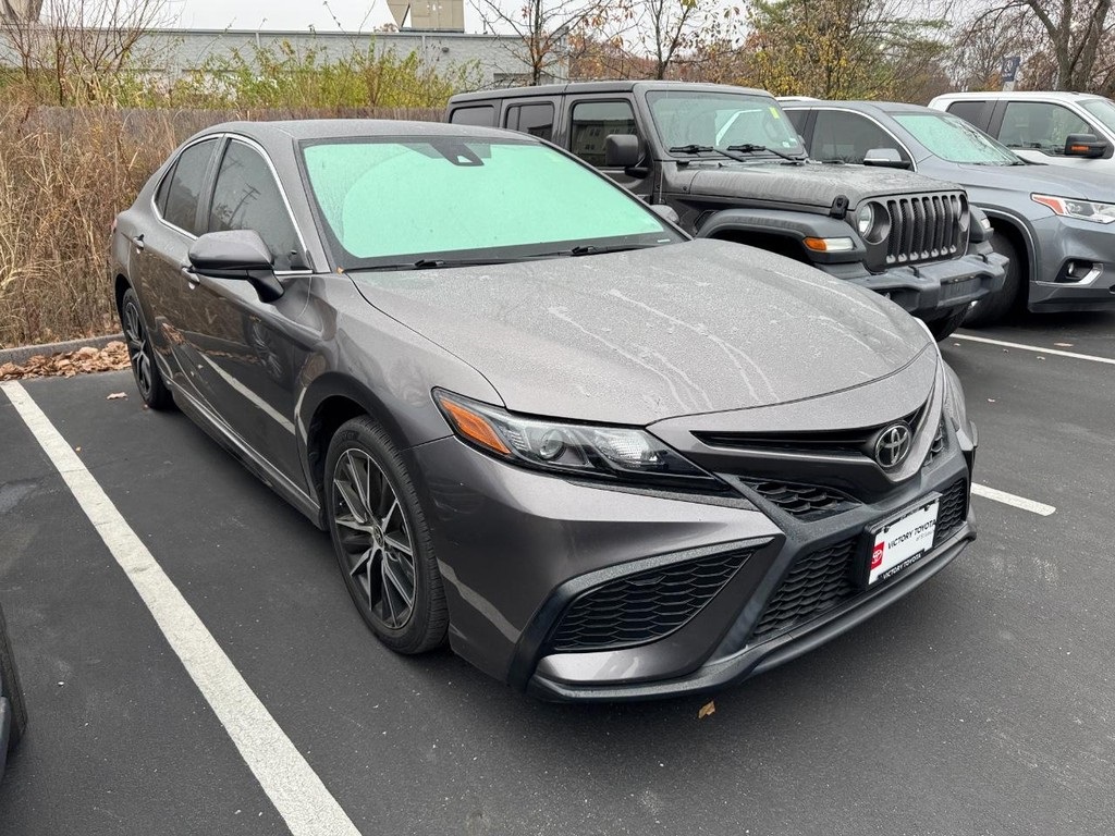 2021 Toyota Camry SE photo 4