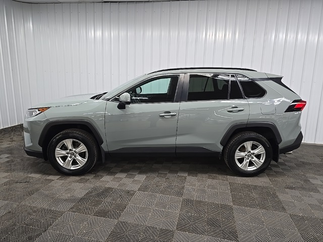 2021 Toyota RAV4 XLE photo 7
