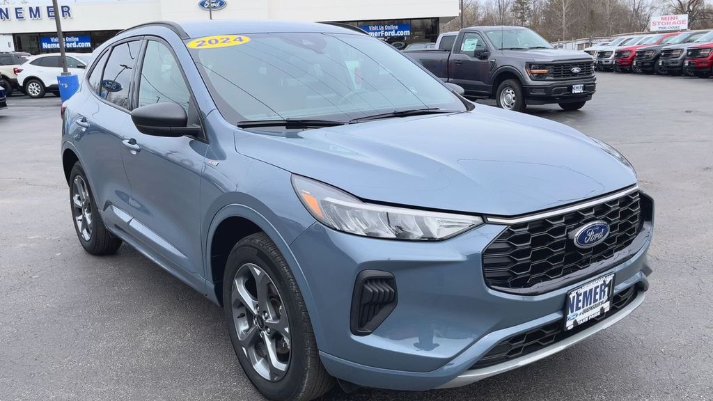 2024 Ford Escape ST-Line photo 4