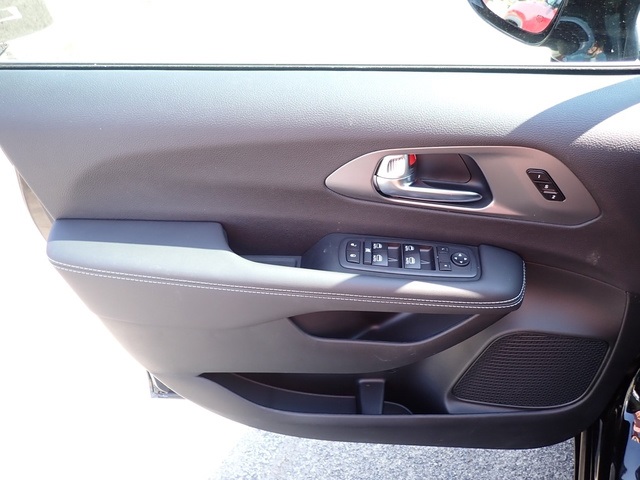 2026 Chrysler Pacifica photo 16
