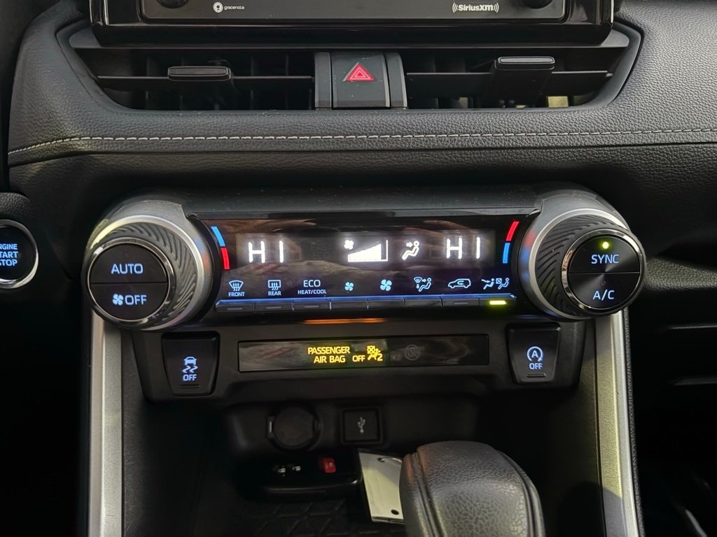 2021 Toyota RAV4 XLE photo 13