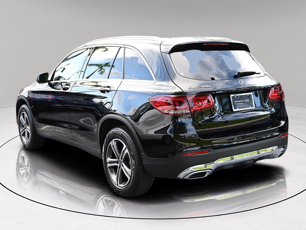 2021 Mercedes Benz GLC 300 photo 2