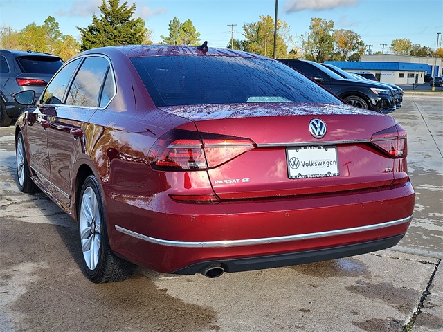2017 Volkswagen Passat SE photo 2