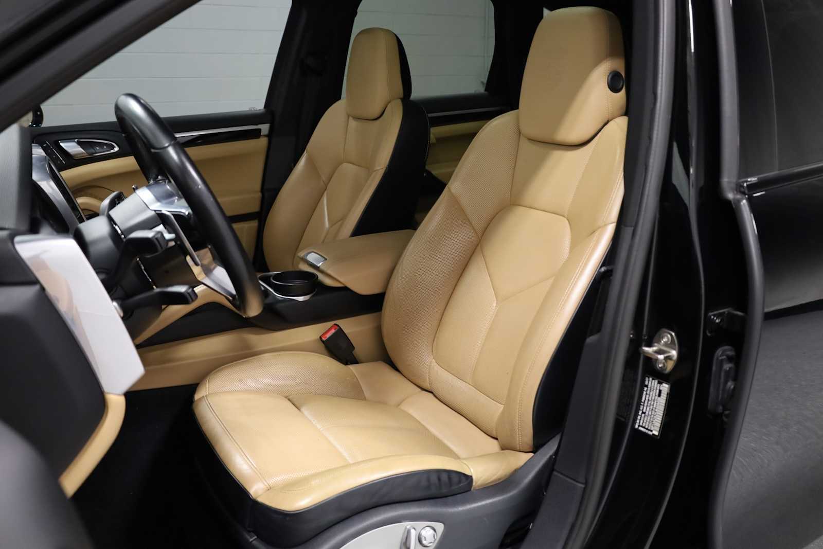 2018 Porsche Cayenne Platinum Edition photo 5