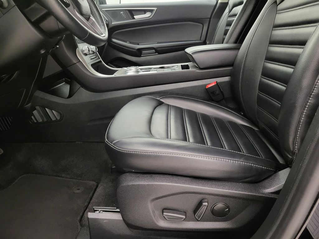 2024 Ford Edge SEL photo 3