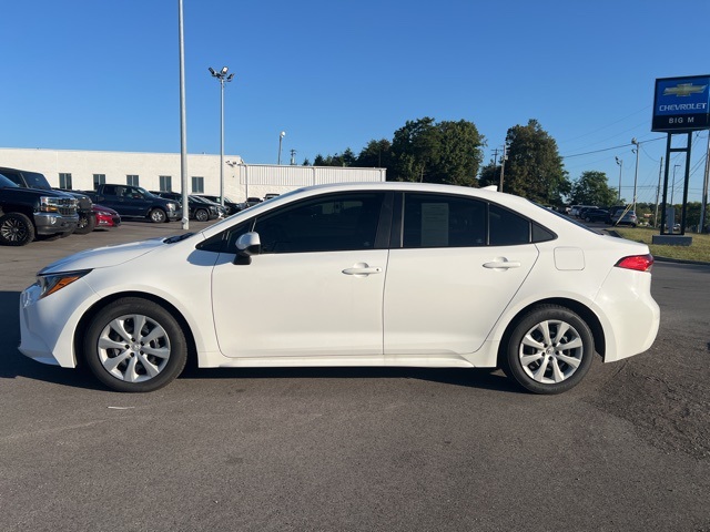 2023 Toyota Corolla LE photo 2