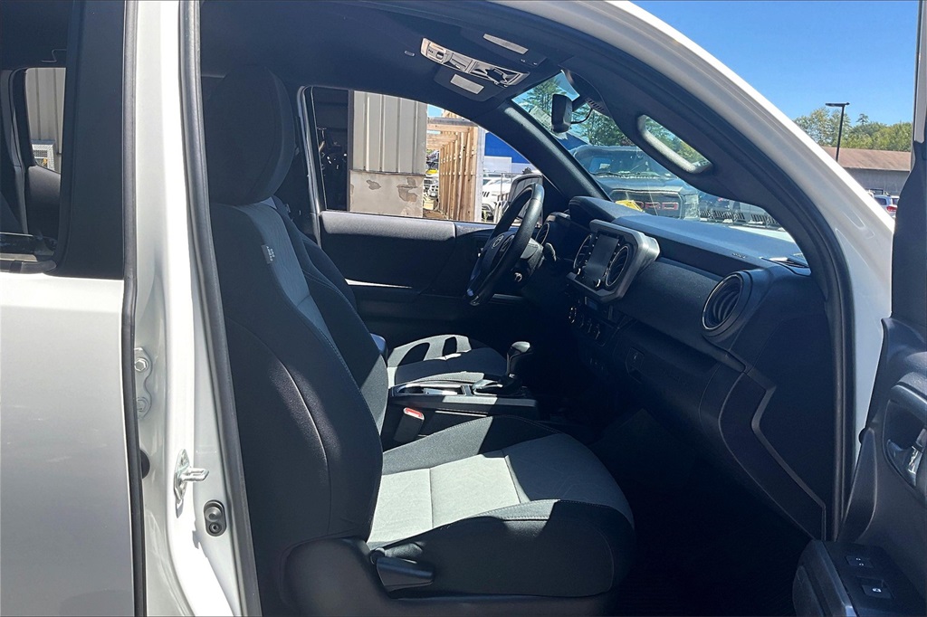 2023 Toyota Tacoma TRD Off-Road photo 14