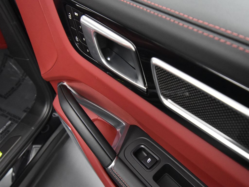 2022 Porsche Cayenne E-Hybrid Turbo S photo 39