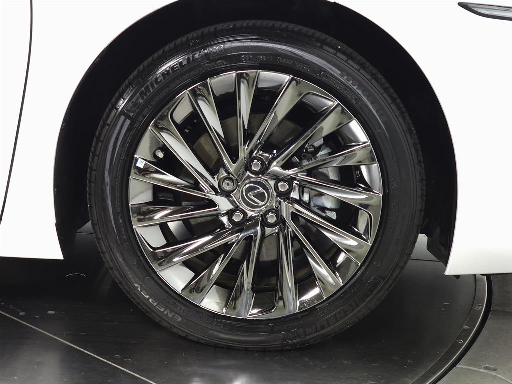 2025 Lexus ES Luxury photo 11