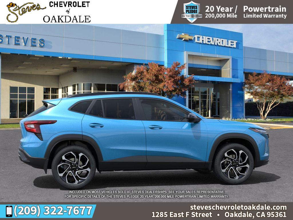 2025 Chevrolet Trax photo 2