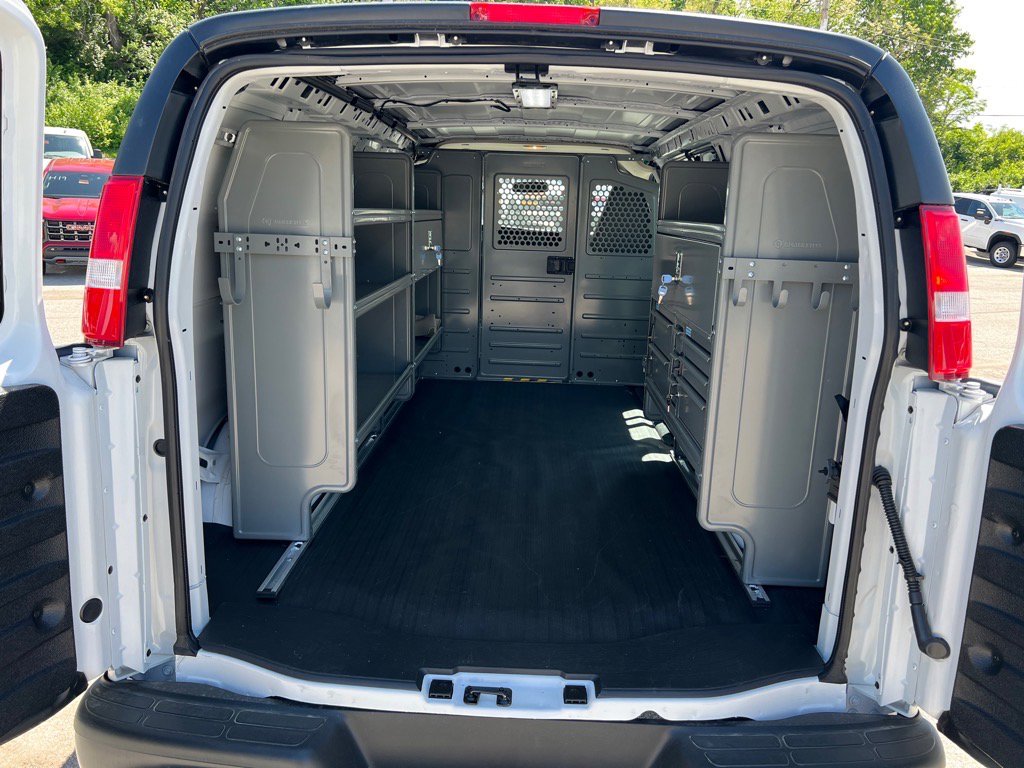 2025 Gmc Savana Cargo 2500 photo 17
