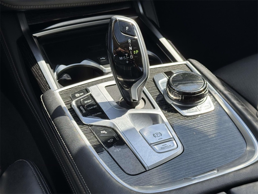2020 Bmw 750i xDrive Sedan photo 21