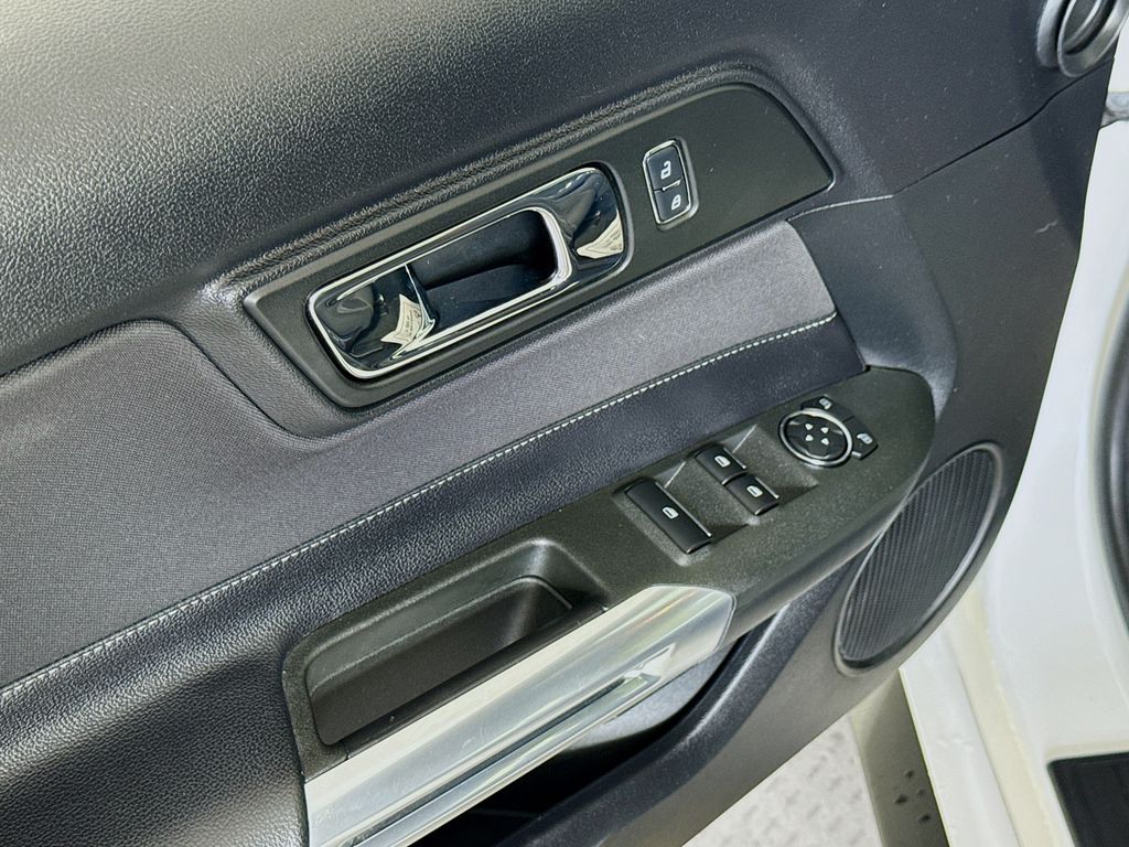 2017 Ford Mustang V6 Convertible photo 18