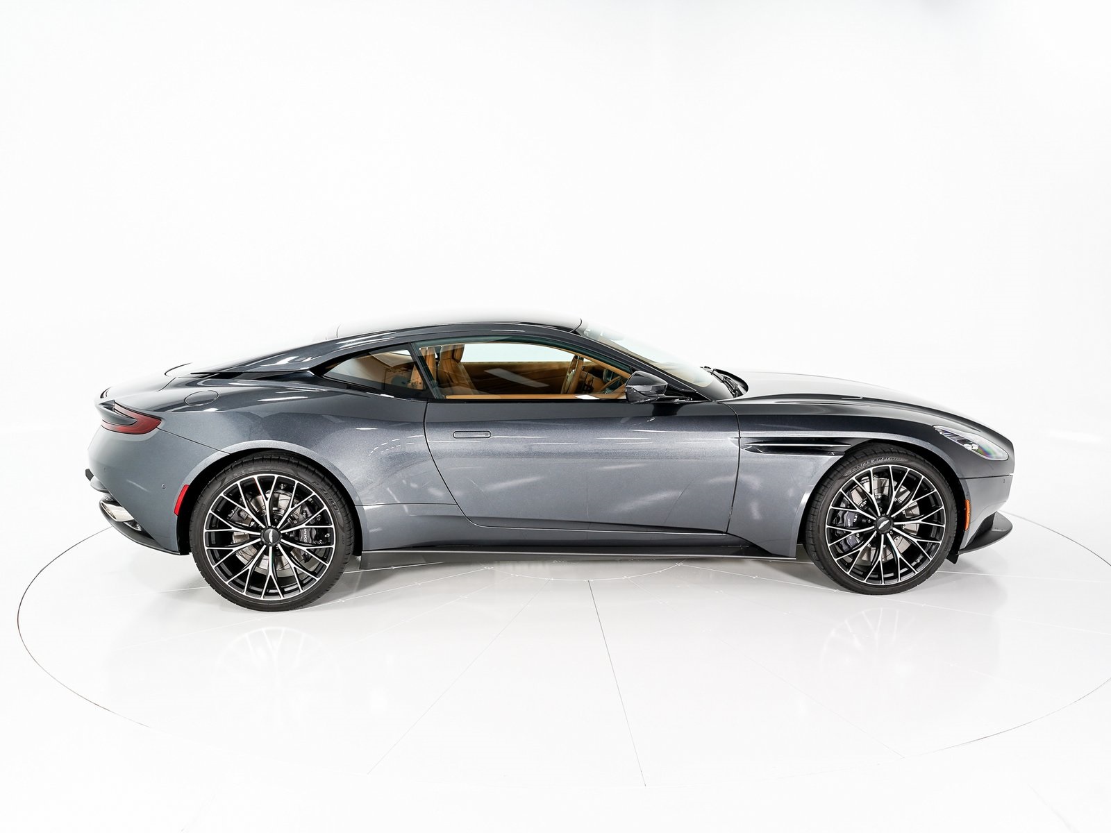 2023 Aston Martin DB11 photo 6