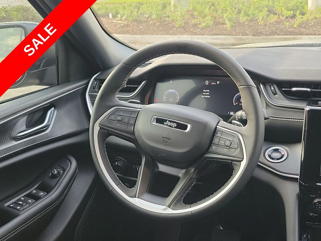 2025 Jeep Grand Cherokee Laredo Altitude photo 25