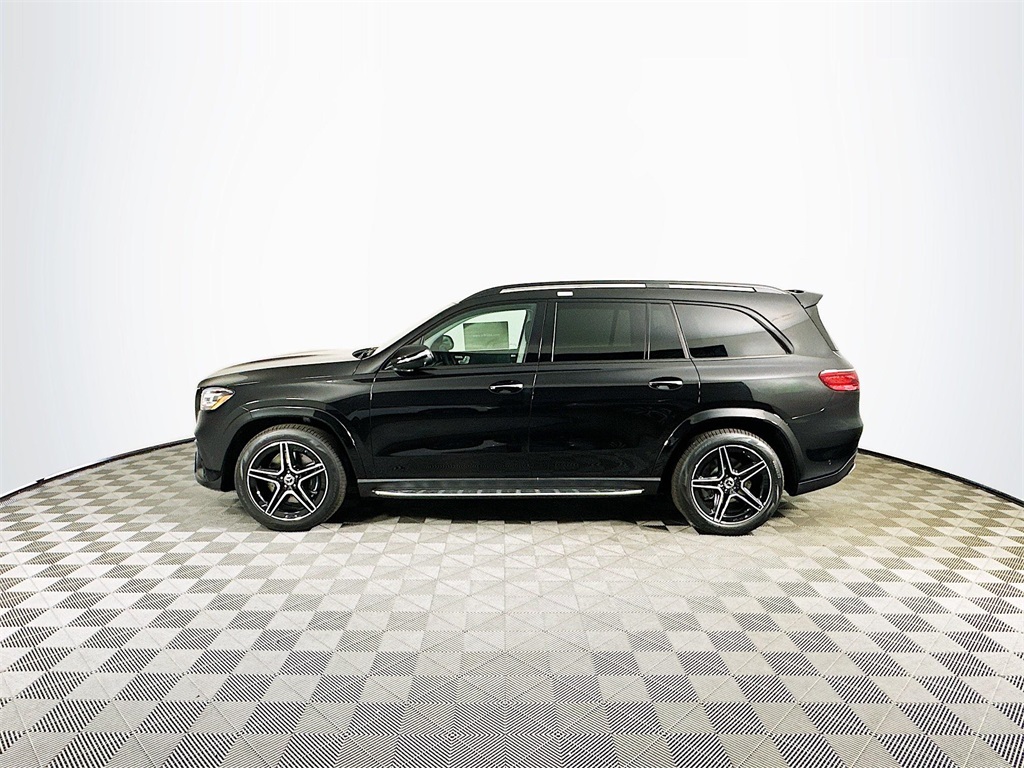 2026 Mercedes Benz GLS 450 4MATIC photo 2