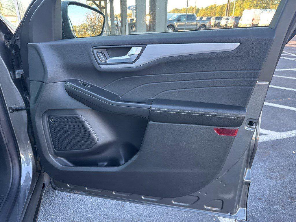 2025 Ford Escape Plug-In Hybrid photo 18
