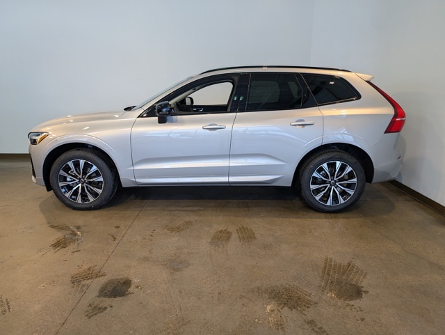 2025 Volvo XC60 B5 Core photo 3