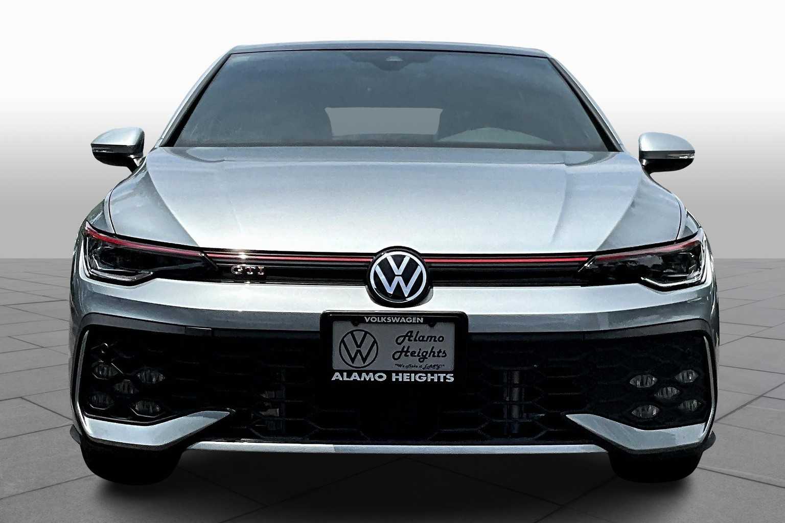 2025 Volkswagen Golf GTI SE photo 3