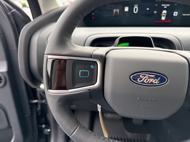 2025 Ford Expedition photo 14