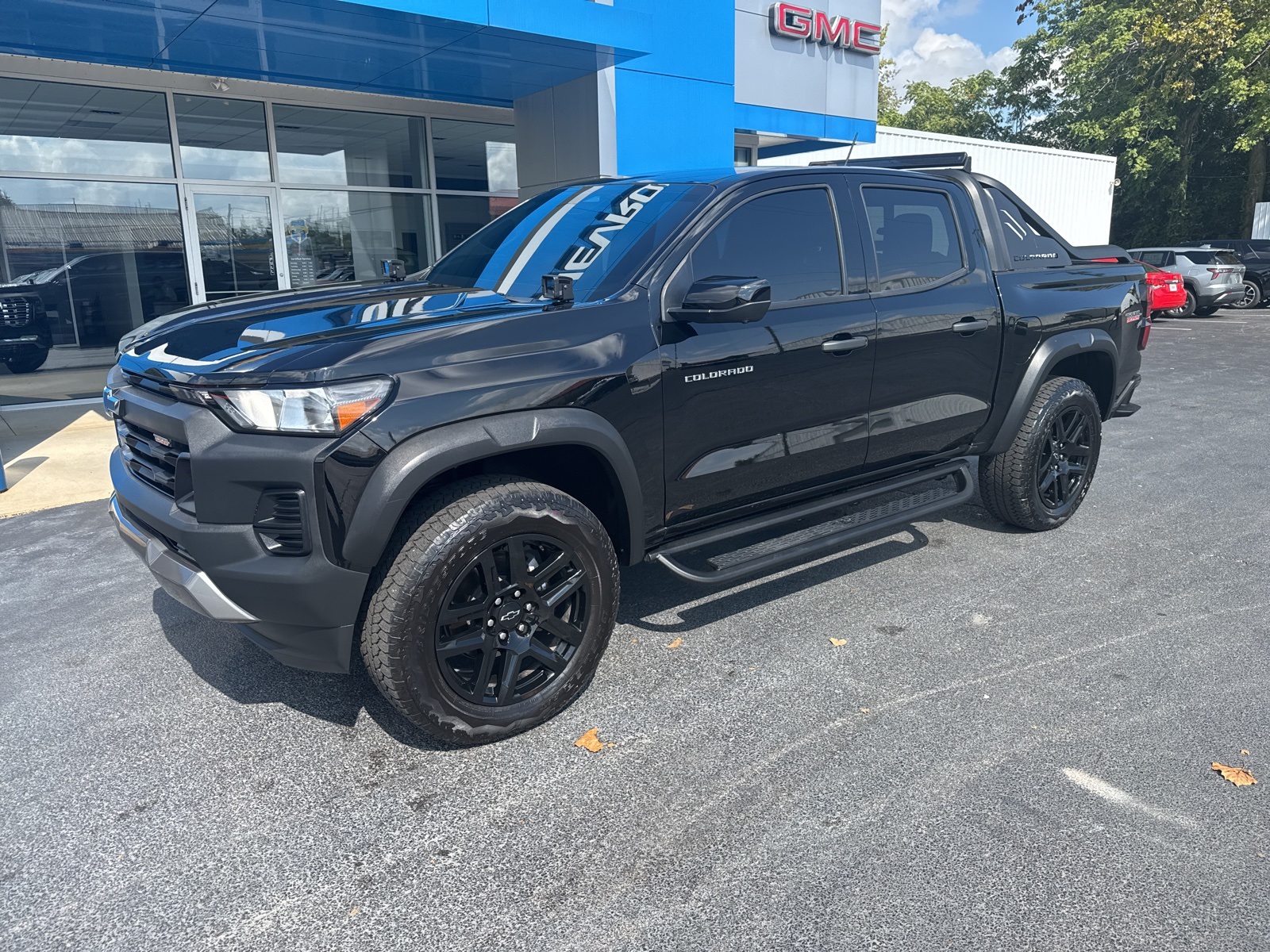 2024 Chevrolet Colorado Trail Boss photo 2