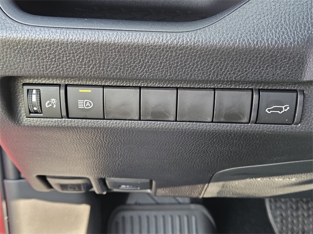 2025 Toyota RAV4 XLE photo 30