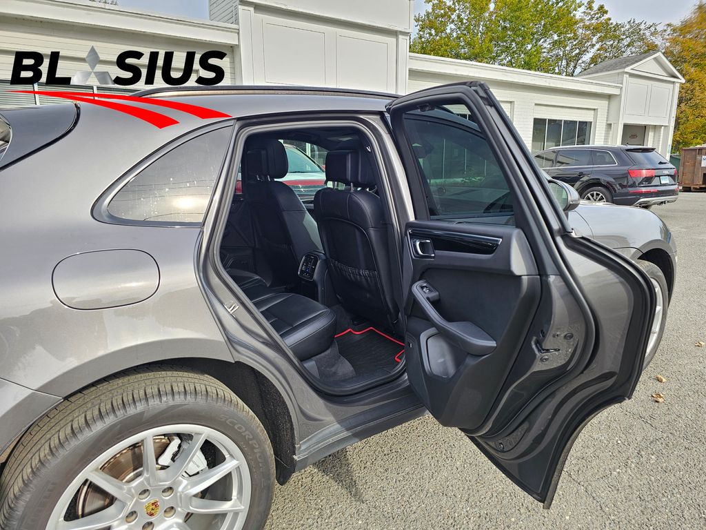 2016 Porsche Macan S photo 15