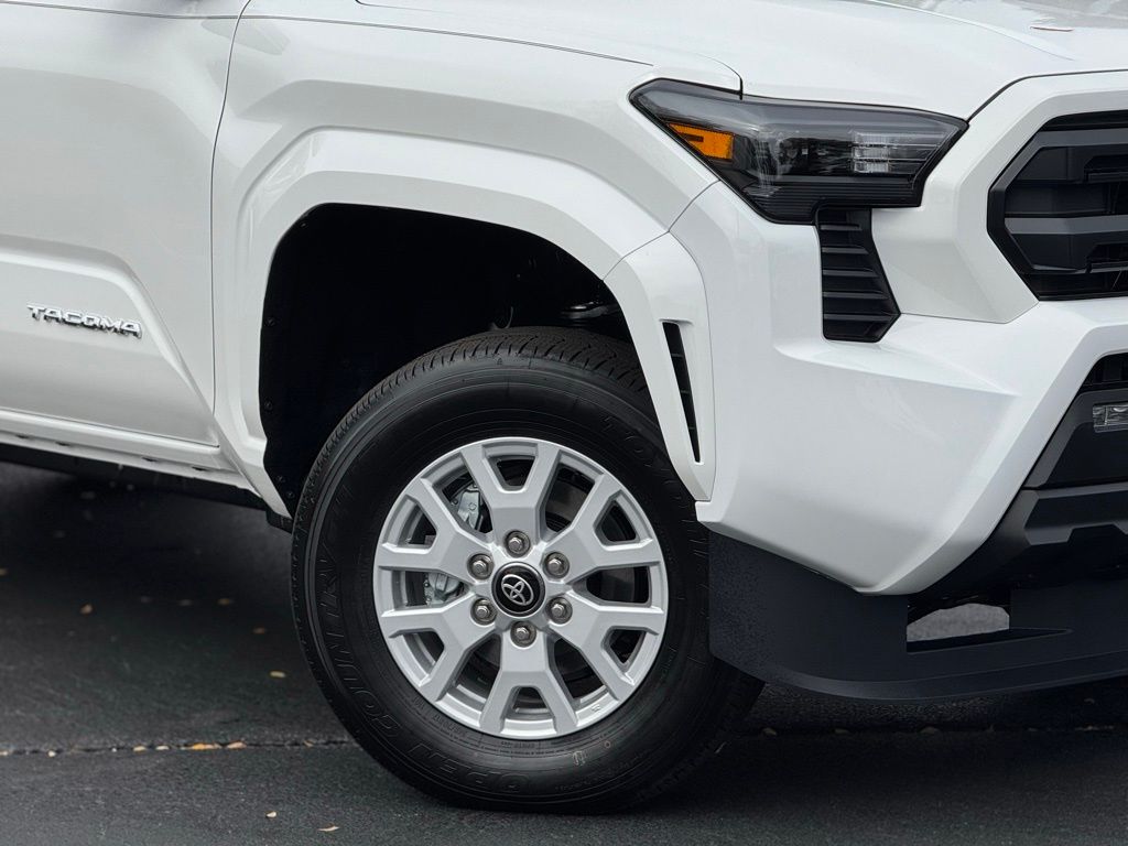 2025 Toyota Tacoma SR5 4x4 Double Cab photo 3