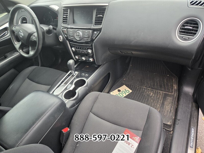 2020 Nissan Pathfinder SV photo 2