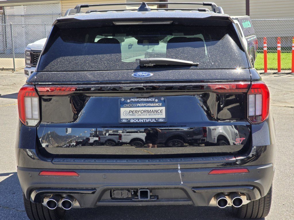 2025 Ford Explorer ST photo 3