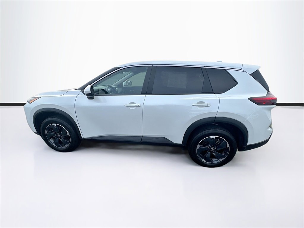 2024 Nissan Rogue SV photo 2