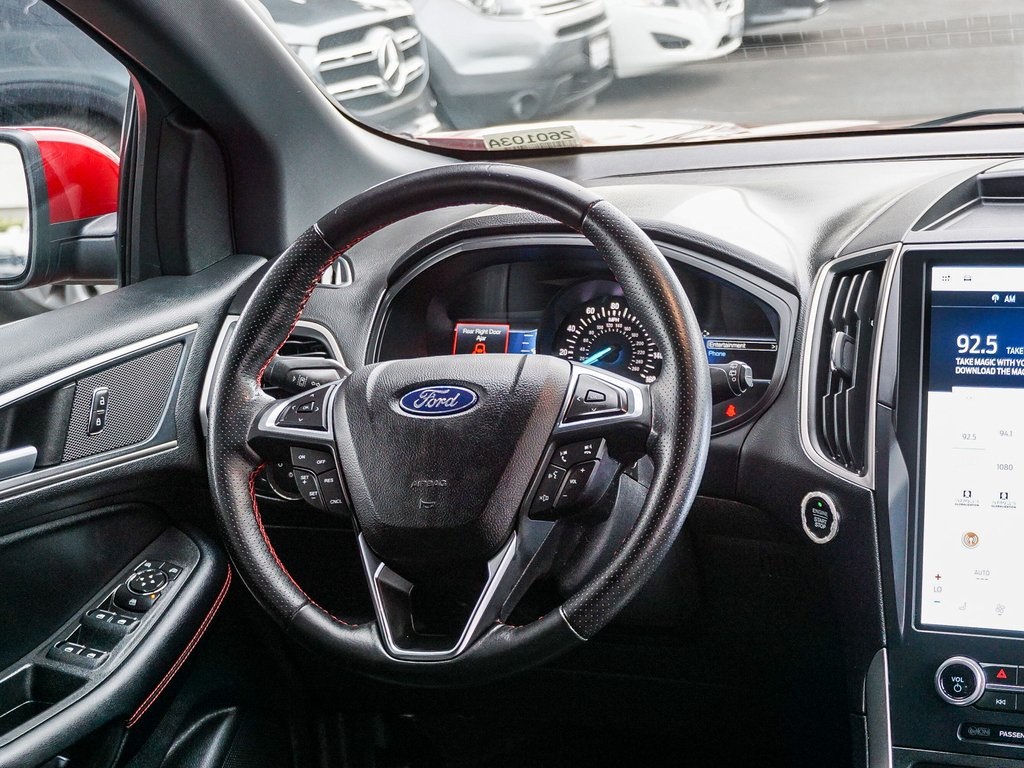 2022 Ford Edge ST photo 16
