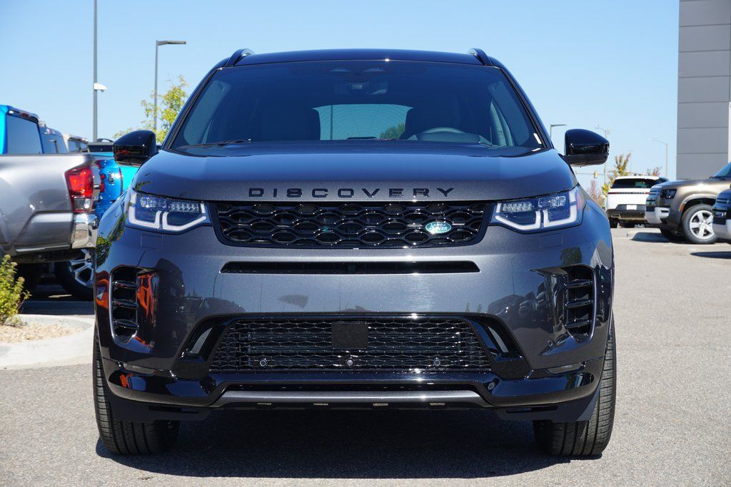 2025 Land Rover Discovery Sport SE photo 4