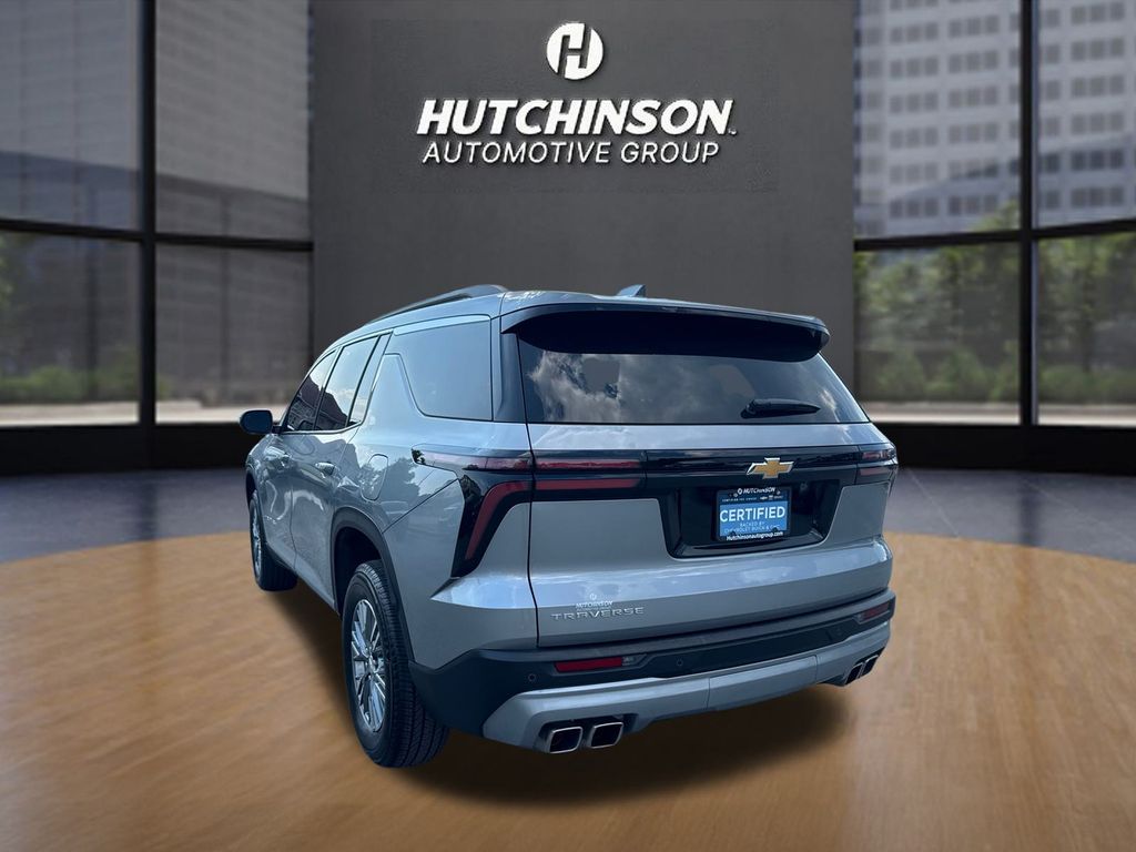 2025 Chevrolet Traverse photo 4